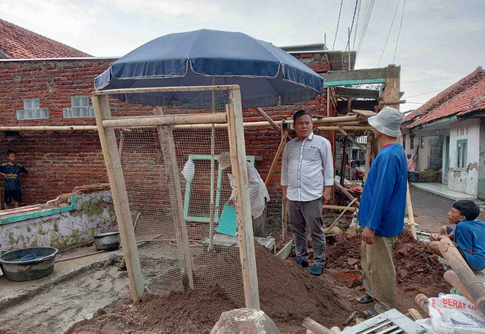 Rumah Simpatisan PKS Roboh, Saipuddin Turun Tangan Berikan Bantuan untuk Ibu Enah di Sukamulya