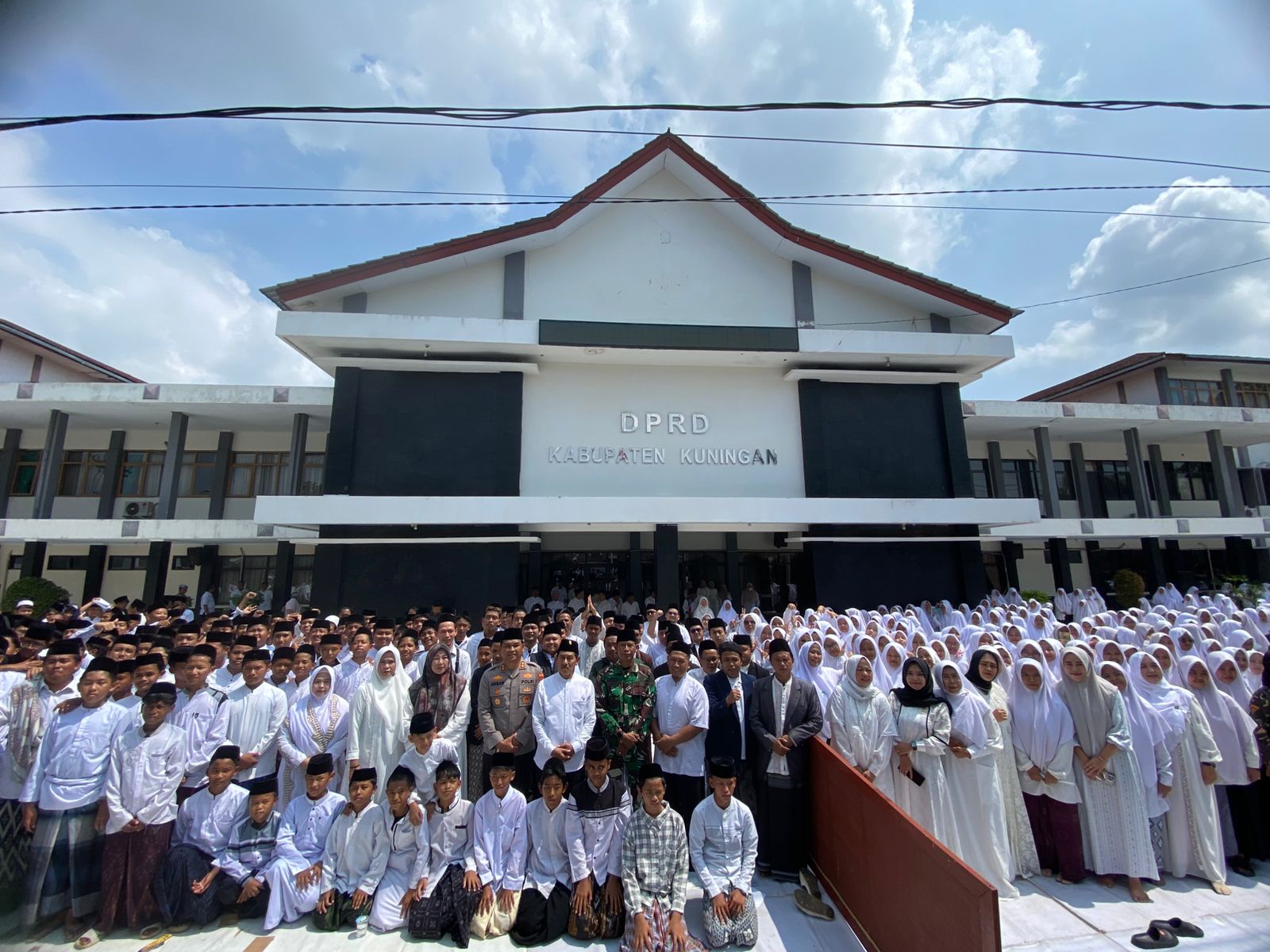 Istighosah DPRD Kng 8