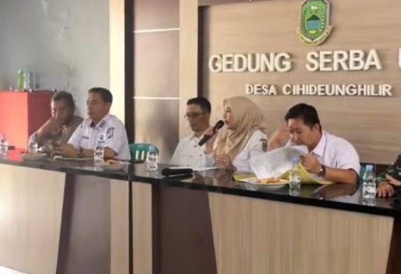 Wabup Kuningan Amih Tuti Pimpin Audiensi dan Mediasi Pascaaaksi Damai di Desa Cihideng Hilir
